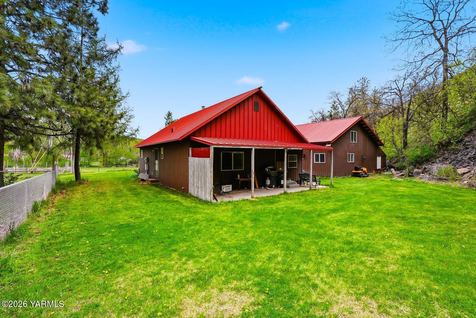 150 Tampico Park Road Yakima, WA 98903 - Photo 25 of 32 16 Backyard