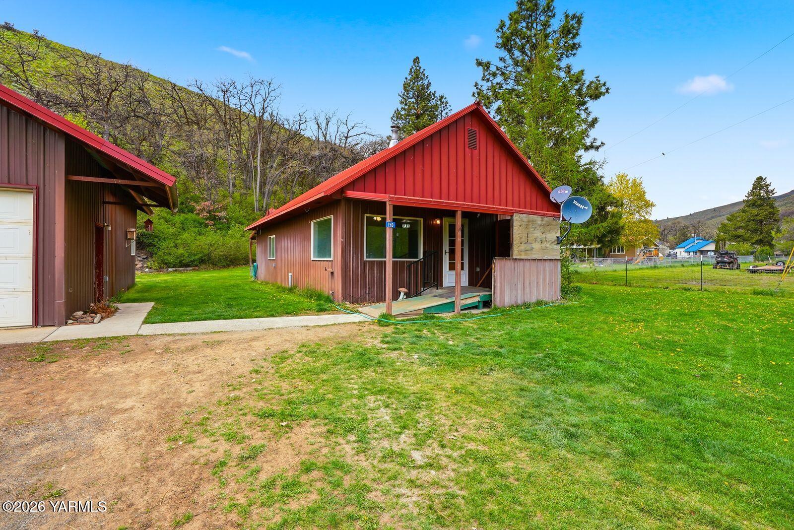 150 Tampico Park Road Yakima, WA 98903 - Photo 5 of 32 2 Front