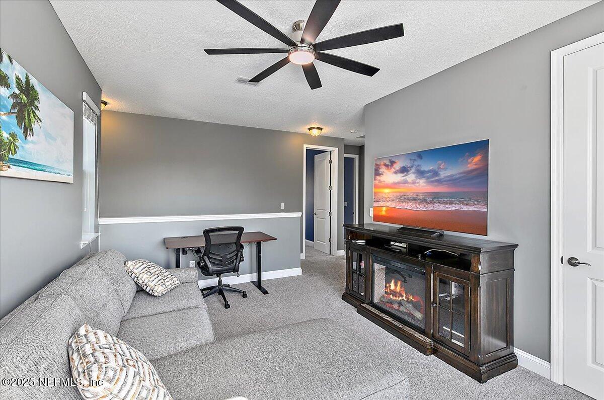78 Calumet Drive St. Johns, FL 32259 - Photo 19 of 72 a living room with furniture and a flat screen tv