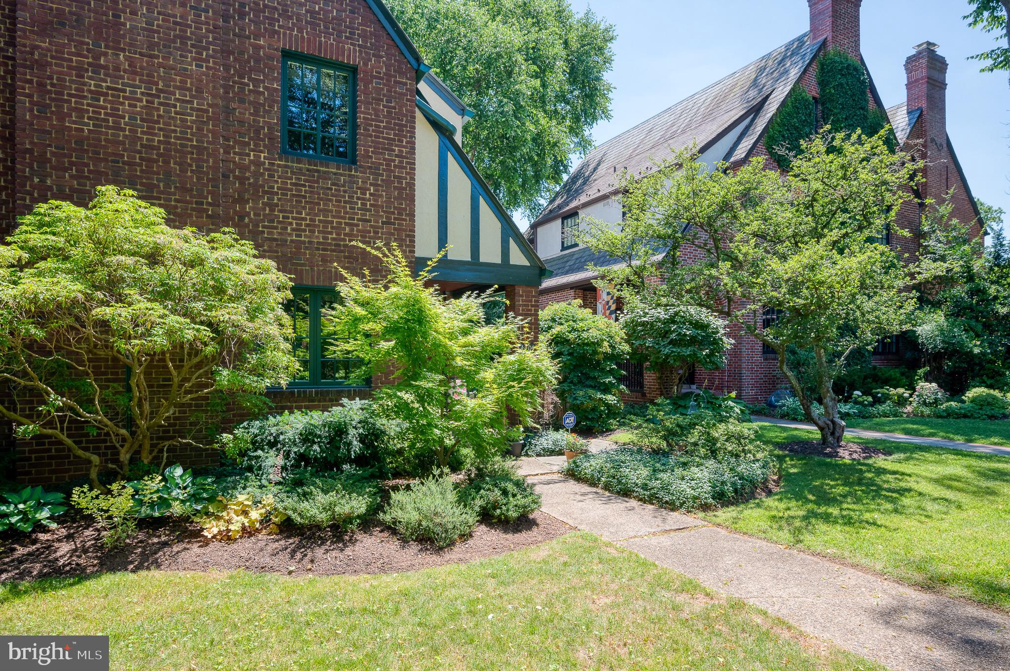 4409 Wickford Road Baltimore, MD 21210 - Photo 4 of 58 Beautiful landscaping