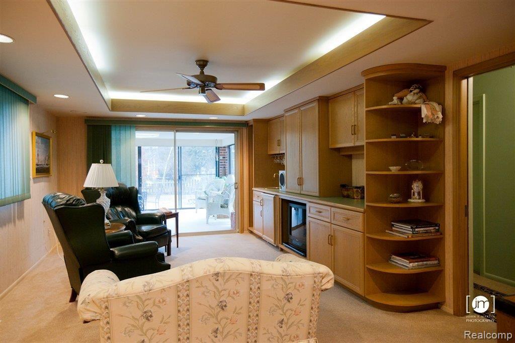 180 Ridgemont Road Grosse Pointe, MI 48236 - Photo 7 of 18 Family Room
