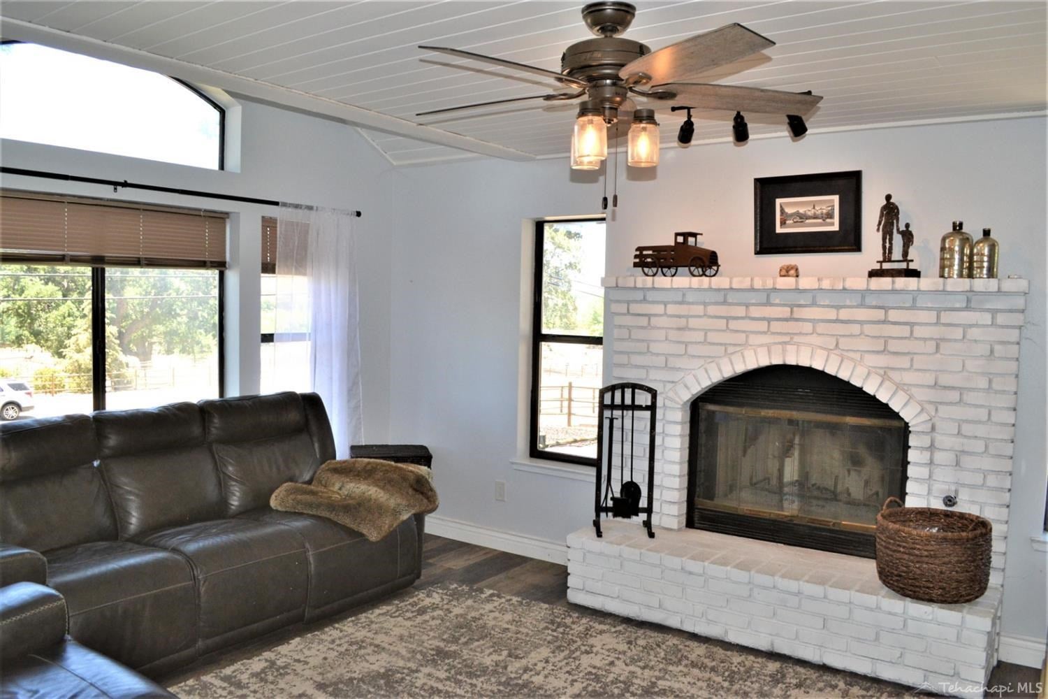 26471 Bear Valley Road Tehachapi, CA 93561 - Photo 12 of 52 Gallery Image 12