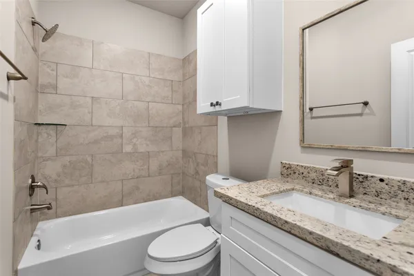 $1,600 | 496 B Golden Street, Unit B, Willis, TX 77378