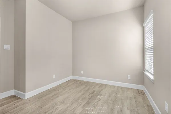 $1,600 | 496 B Golden Street, Unit B, Willis, TX 77378