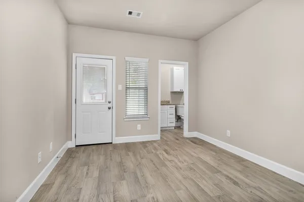$1,600 | 496 B Golden Street, Unit B, Willis, TX 77378