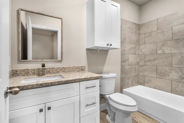 $1,600 | 496 B Golden Street, Unit B, Willis, TX 77378