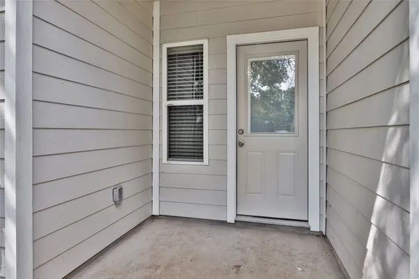 $1,600 | 496 B Golden Street, Unit B, Willis, TX 77378