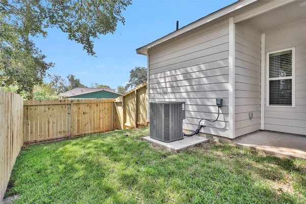 $1,600 | 496 B Golden Street, Unit B, Willis, TX 77378