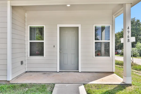 $1,600 | 496 B Golden Street, Unit B, Willis, TX 77378