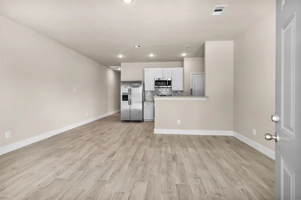 $1,600 | 496 B Golden Street, Unit B, Willis, TX 77378