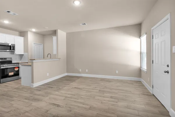 $1,600 | 496 B Golden Street, Unit B, Willis, TX 77378