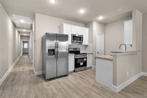 $1,600 | 496 B Golden Street, Unit B, Willis, TX 77378