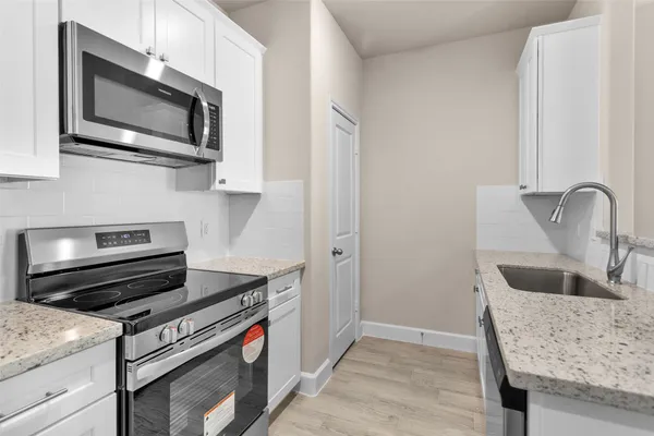 $1,600 | 496 B Golden Street, Unit B, Willis, TX 77378