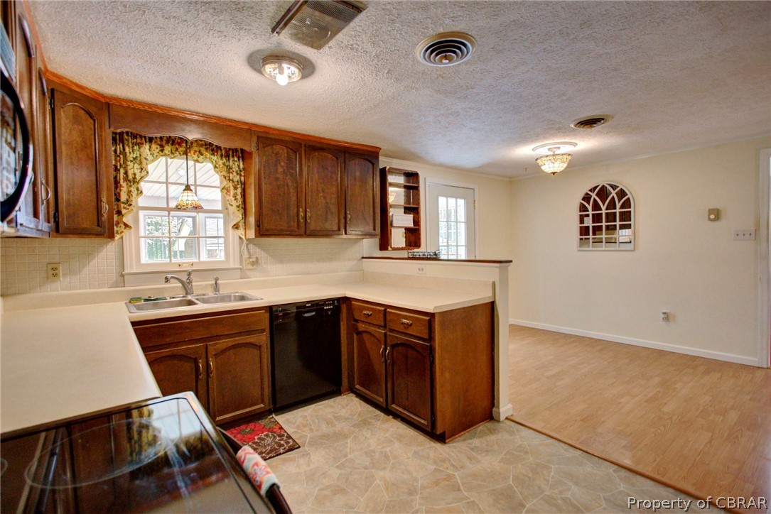 198 Edgewater Road Saluda, VA 23149 - Photo 6 of 31 Kitchen