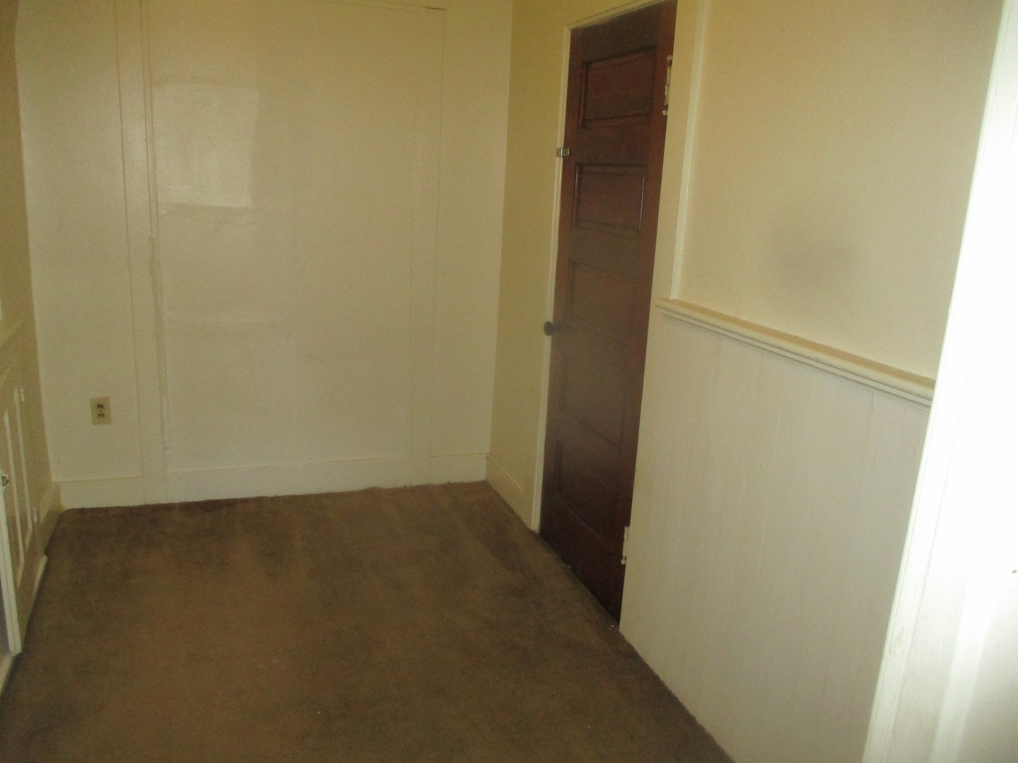 1108 Paul Street, Unit 3 Ottawa, IL 61350 - Photo 4 of 5 a view of a small space