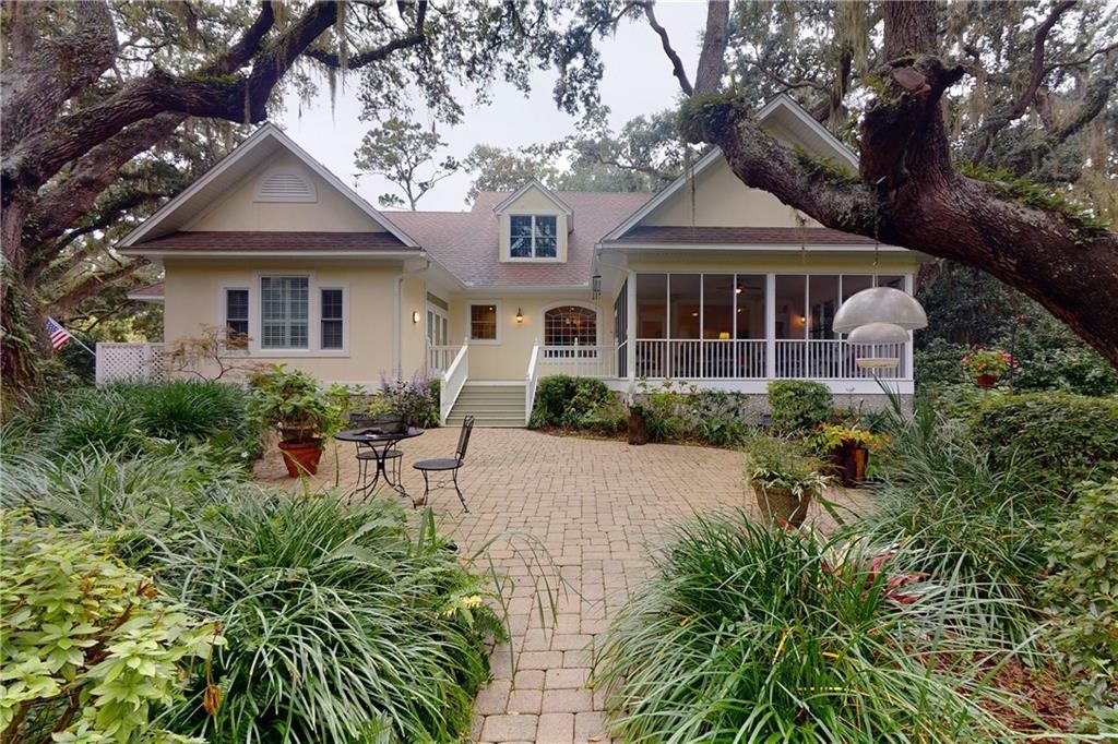 31 Tanglewood Road St. Simons Island, GA 31522 - Photo 2 of 49