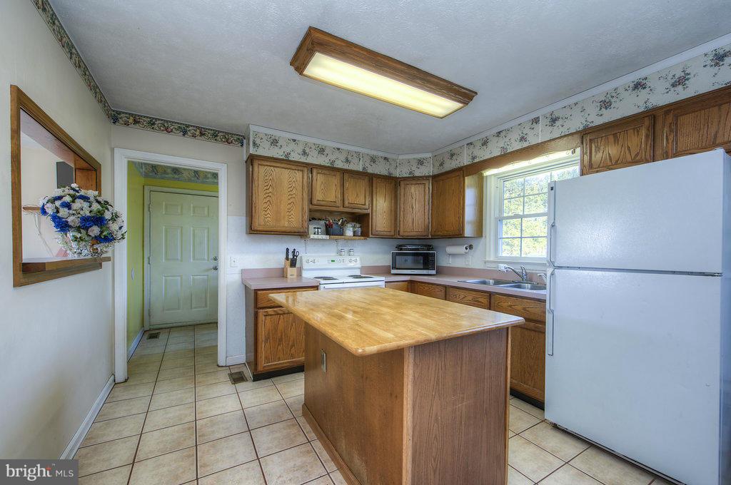 13283 Alum Springs Road Culpeper, VA 22701 - Photo 9 of 29 Kitchen