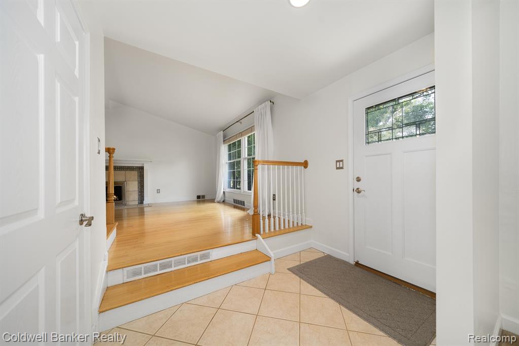 567 South Cranbrook Cross Road Bloomfield Hills, MI 48301 - Photo 6 of 35