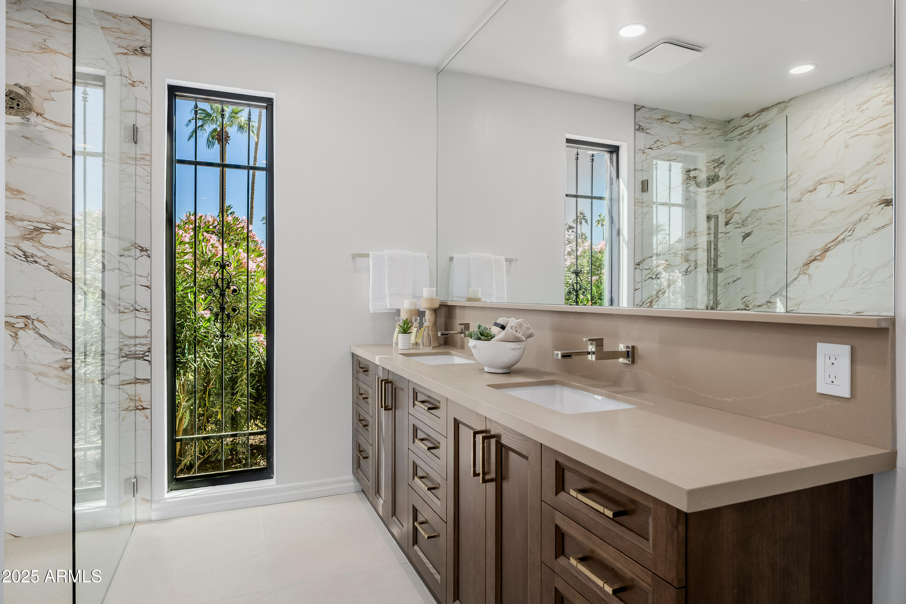 5642 North Scottsdale Road Paradise Valley, AZ 85253 - Photo 12 of 39 Primary Bath