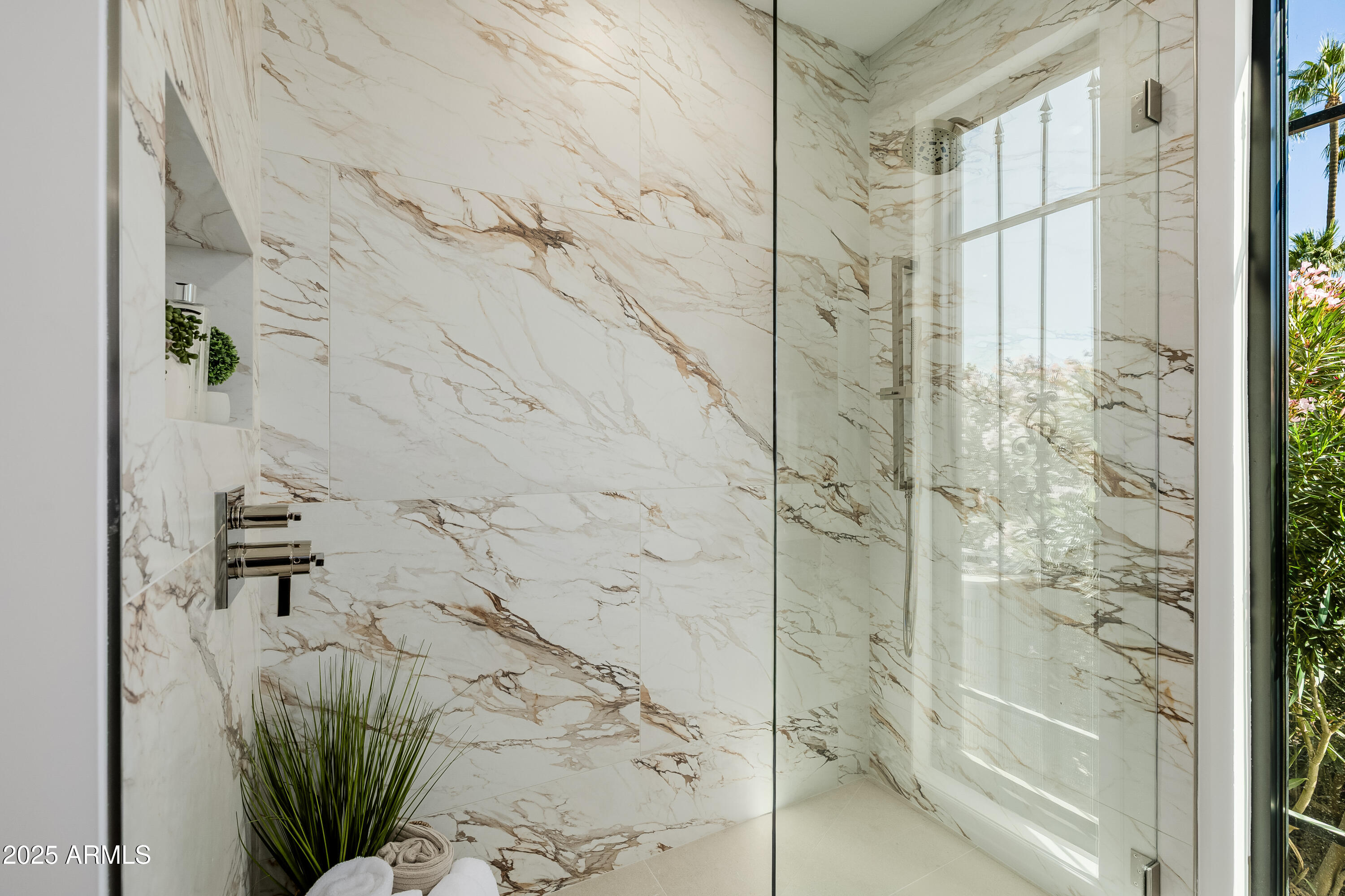 5642 North Scottsdale Road Paradise Valley, AZ 85253 - Photo 14 of 39 Shower Close Up