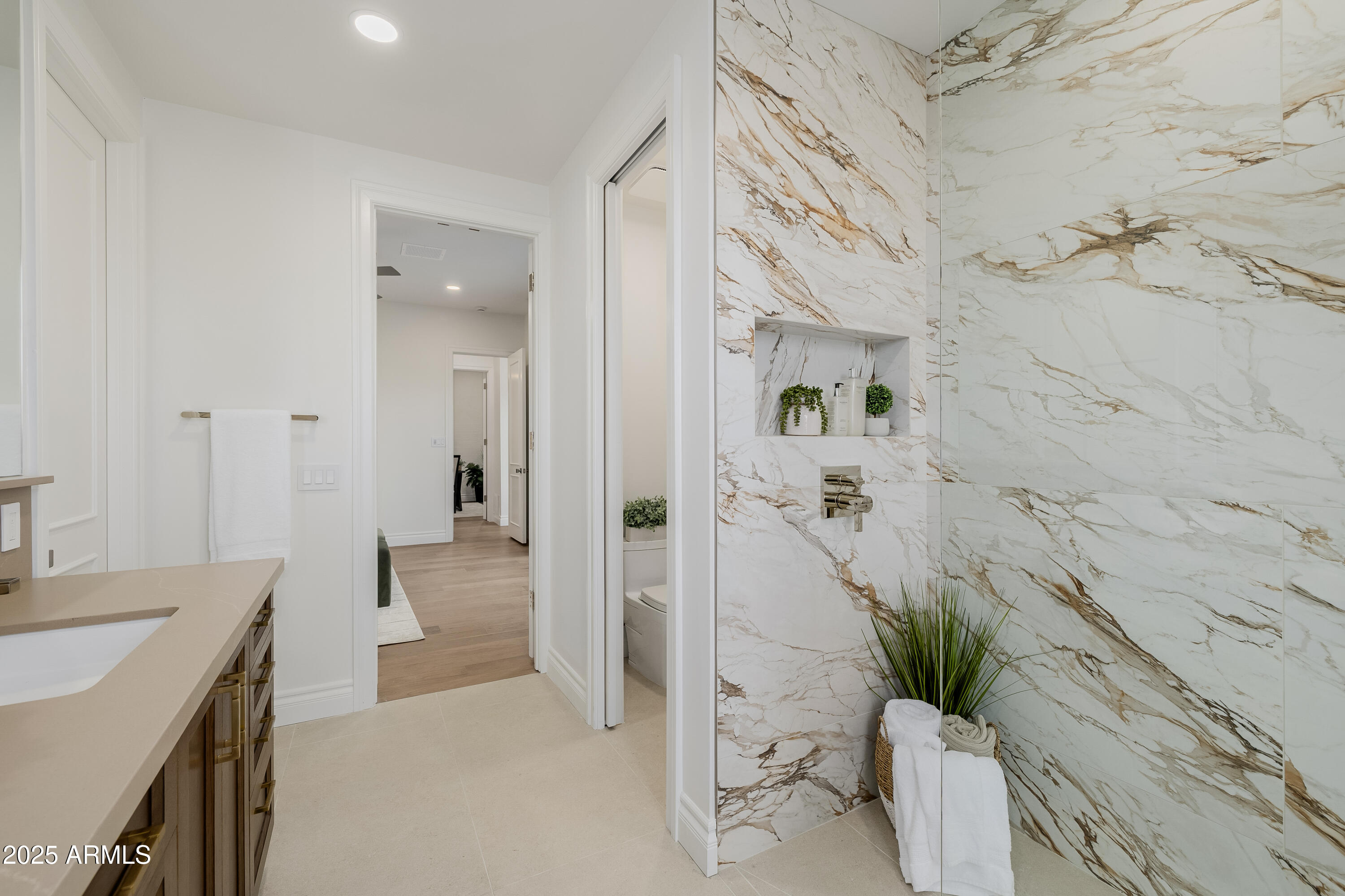 5642 North Scottsdale Road Paradise Valley, AZ 85253 - Photo 15 of 39 Primary Bath