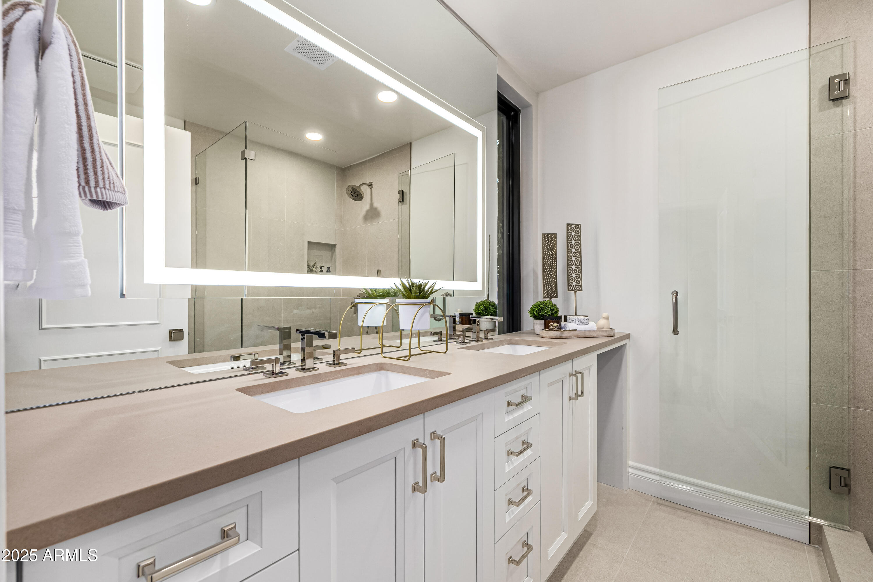 5642 North Scottsdale Road Paradise Valley, AZ 85253 - Photo 26 of 39 Guest Ensuite