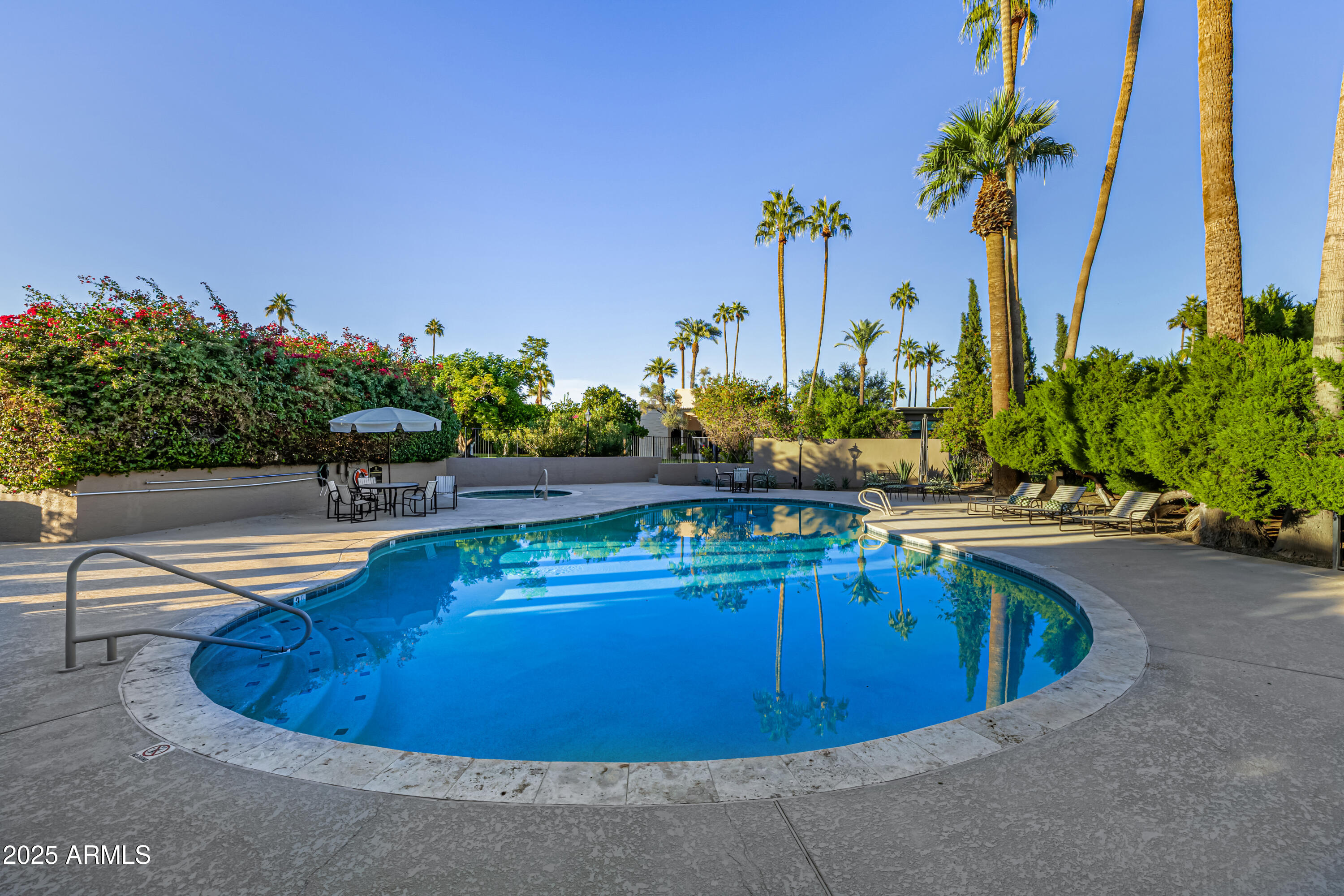 5642 North Scottsdale Road Paradise Valley, AZ 85253 - Photo 36 of 39 Community Pool