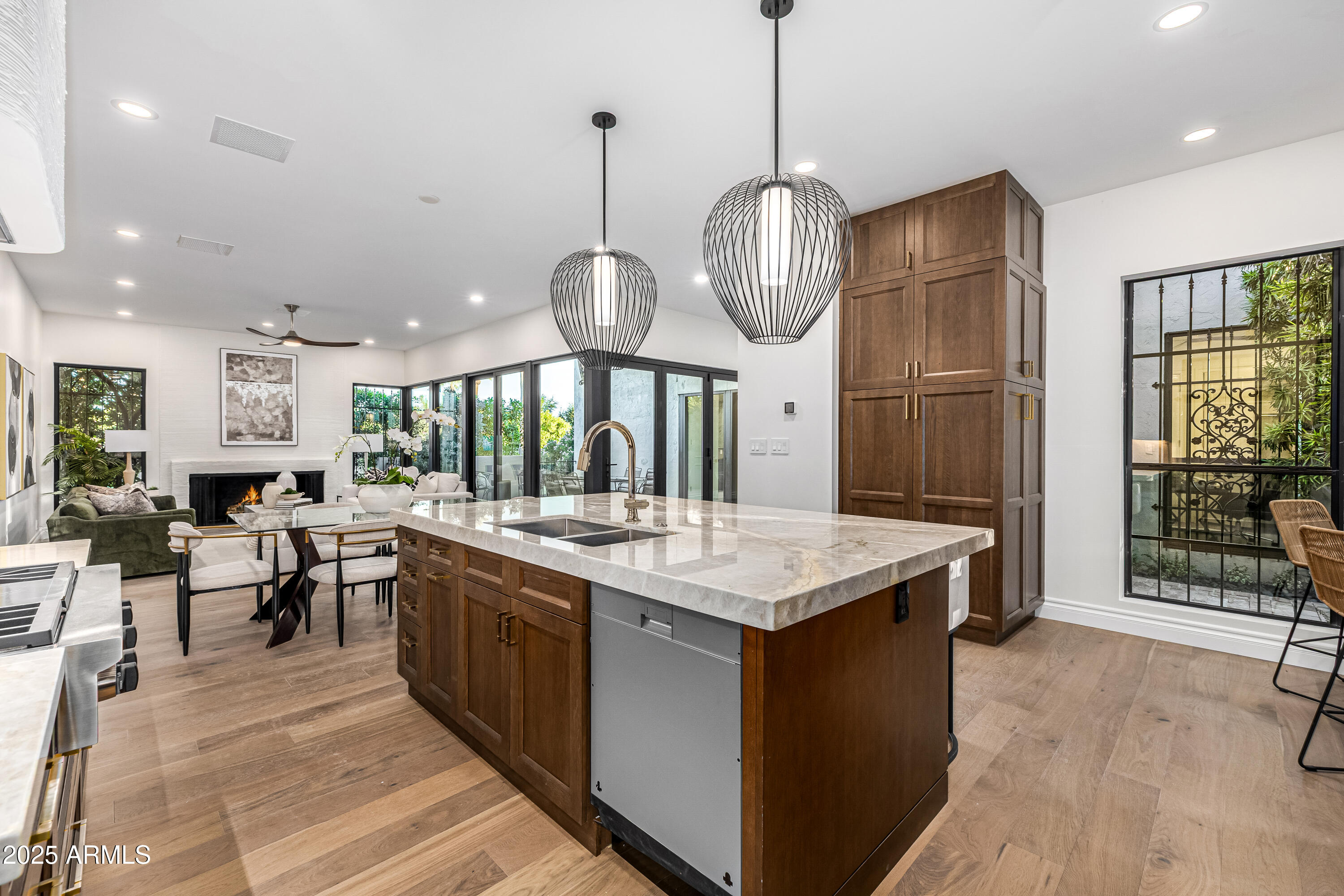 5642 North Scottsdale Road Paradise Valley, AZ 85253 - Photo 5 of 39 Kitchen