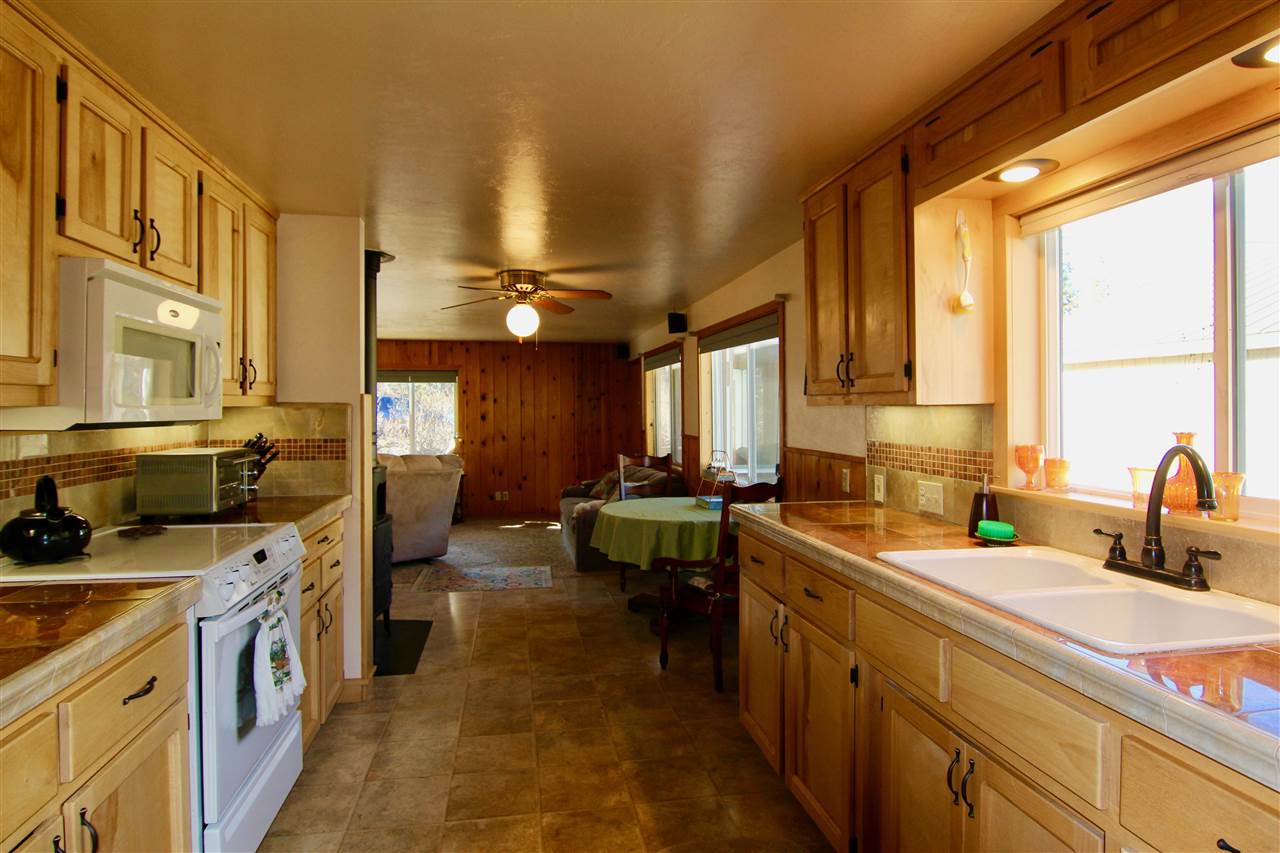 1330 Davis Place Road Mount Shasta, CA 96067 - Photo 5 of 17 Gallery Image 5