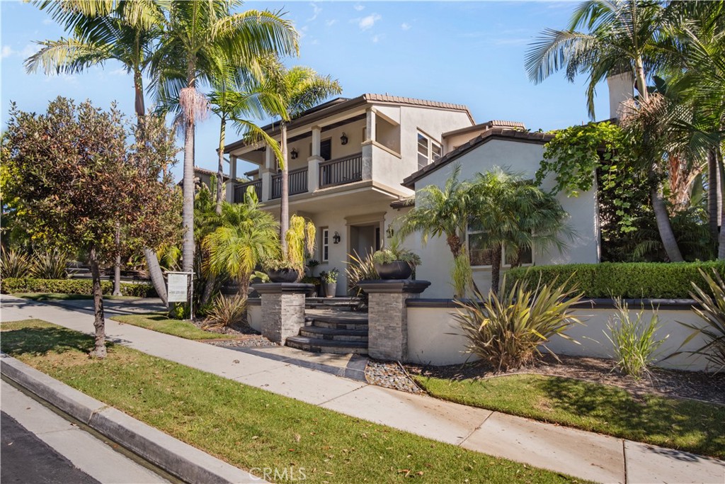 36 Via Divertirse San Clemente, CA 92673 - Photo 4 of 56 a front view of a house with garden