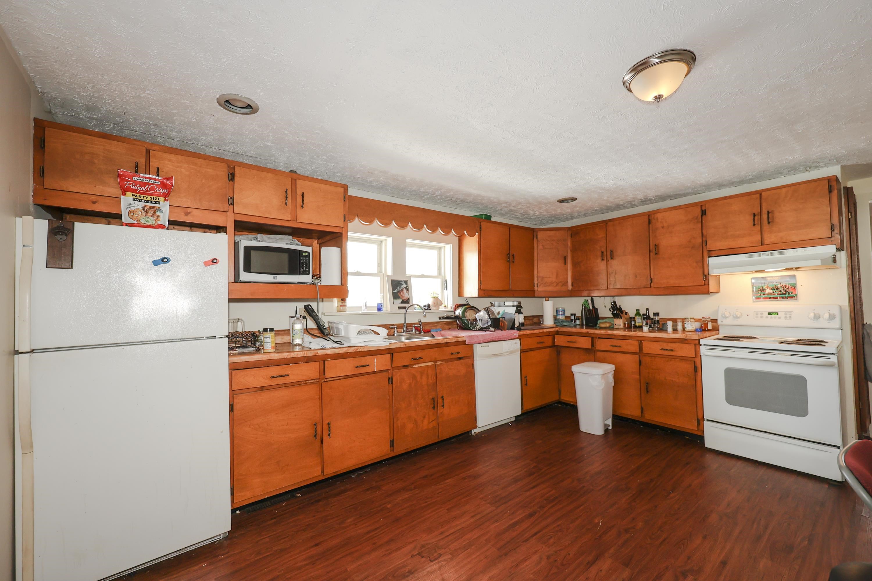 179 Pine Street Manchester, NH 03103 - Photo 13 of 40