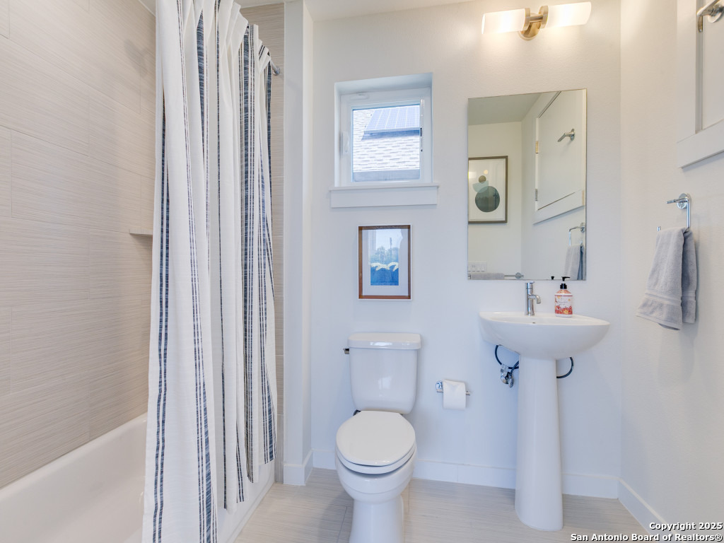 133 Terrell Road, Unit 1 Alamo Heights, TX 78209 - Photo 24 of 25 a bathroom with a sink toilet and a mirror