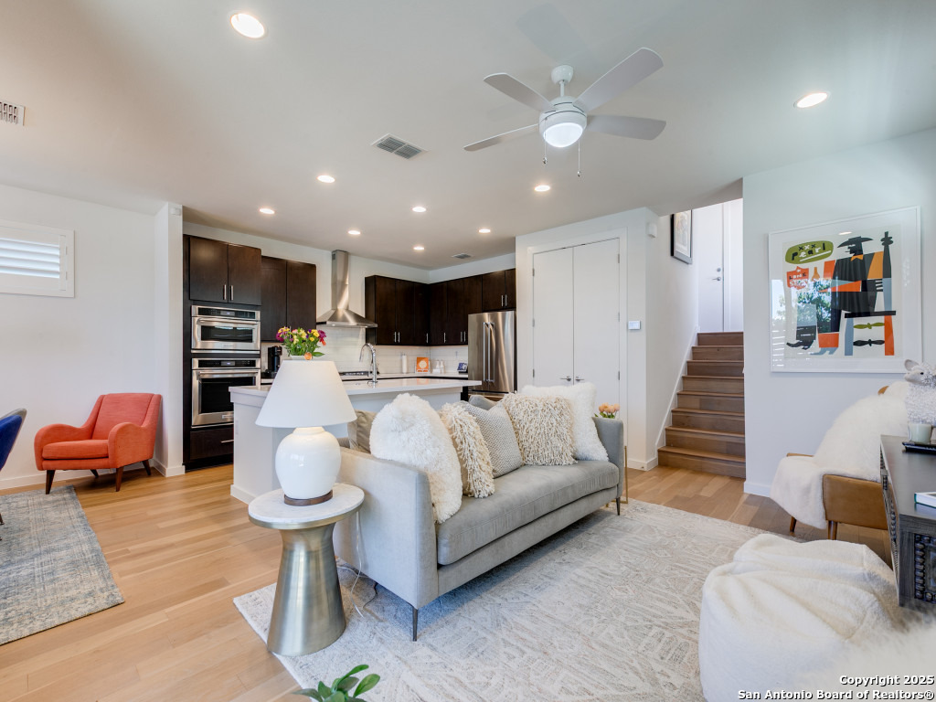 133 Terrell Road, Unit 1 Alamo Heights, TX 78209 - Photo 6 of 25 a living room with furniture and kitchen view