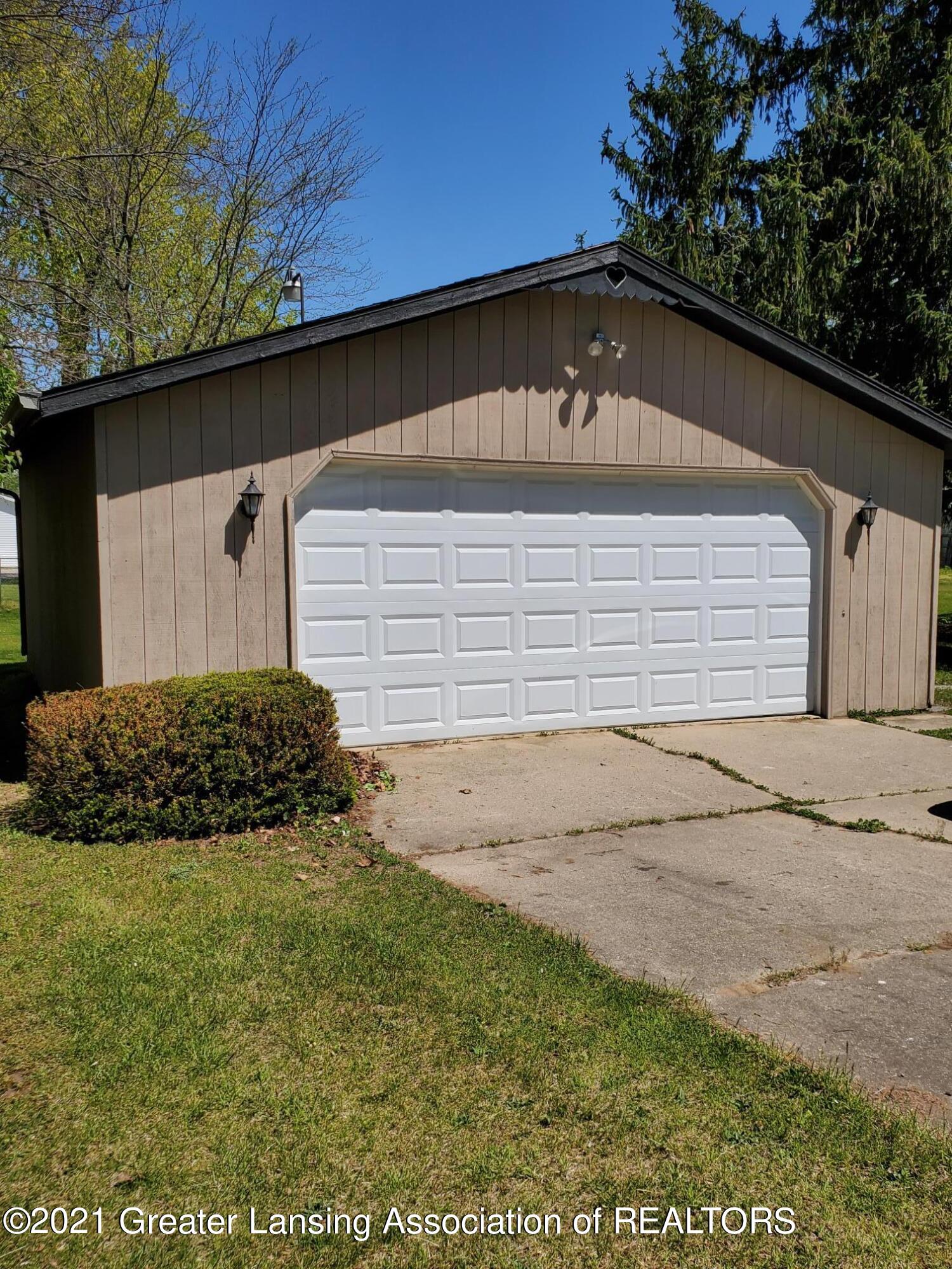 124 Cook Street Maple Rapids, MI 48853 - Photo 6 of 35 Garage