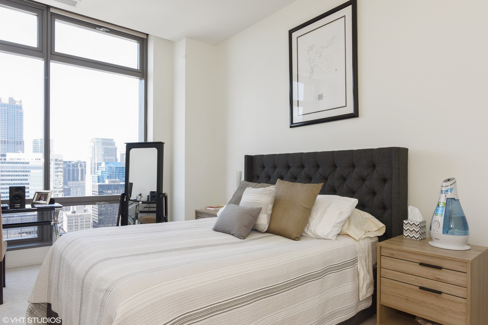 65 East Monroe Street, Unit 4015 Chicago, IL 60603 - Photo 6 of 14 a bedroom with a bed and a night stand