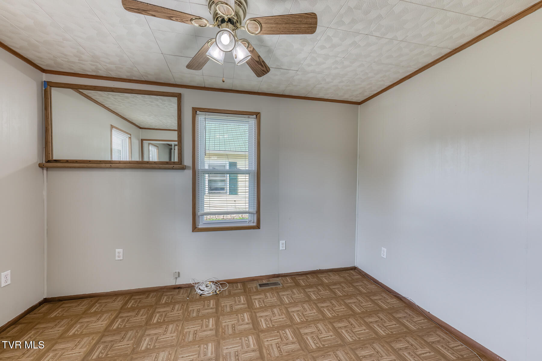 945 North Elm Avenue Erwin, TN 37650 - Photo 8 of 46 945 N Elm Ave-8