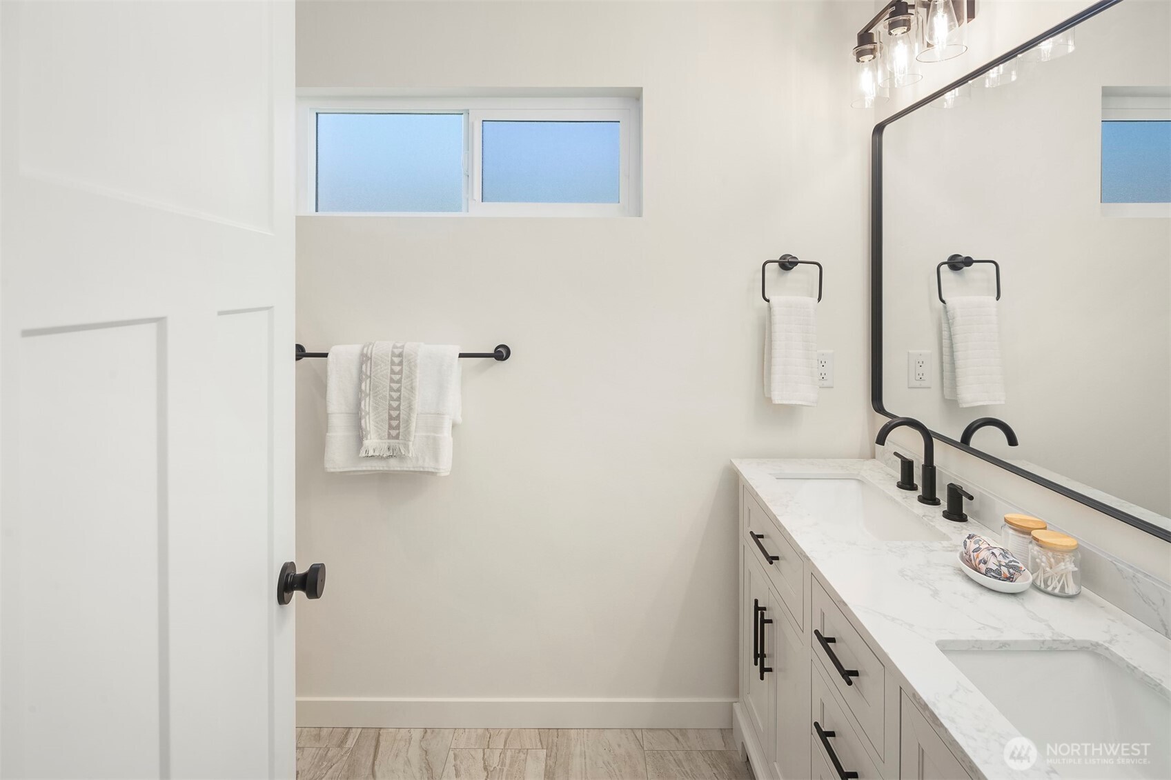 8824 32nd Avenue Southwest Seattle, WA 98126 - Photo 18 of 32