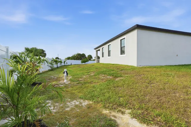 $360,000 | 1068 East Bass Court, LaBelle, FL 33935