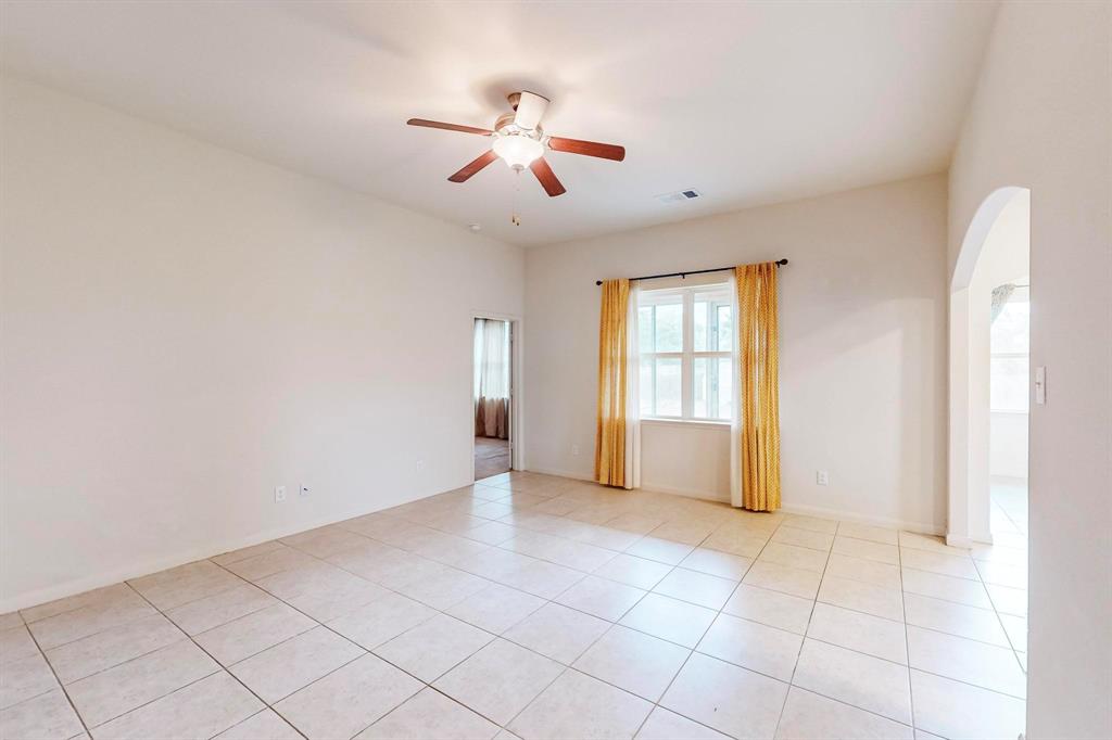 10 Kramer Court Sanger, TX 76266 - Photo 7 of 38 a view of an empty room with a window