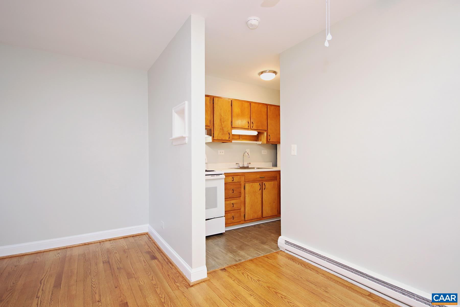 2114 Ivy Road, Unit 7 Charlottesville, VA 22903 - Photo 5 of 9