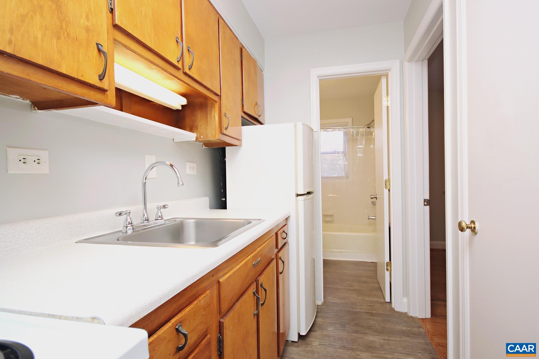 2114 Ivy Road, Unit 7 Charlottesville, VA 22903 - Photo 6 of 9