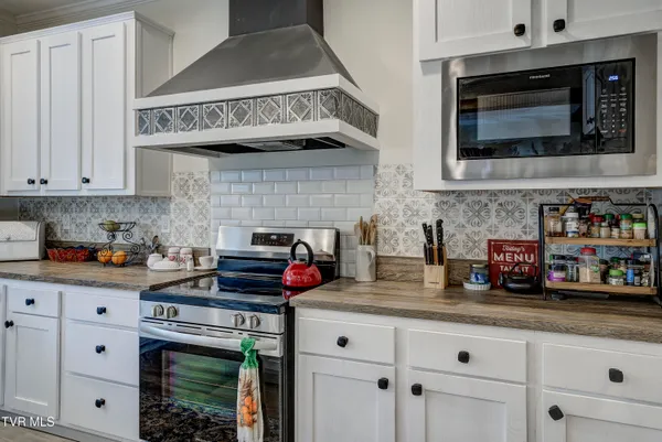 $465,000 | 406 Mathis Road, Flag Pond, TN 37657