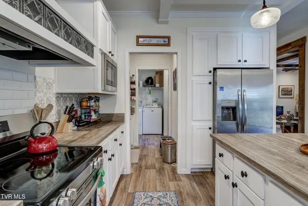 $465,000 | 406 Mathis Road, Flag Pond, TN 37657