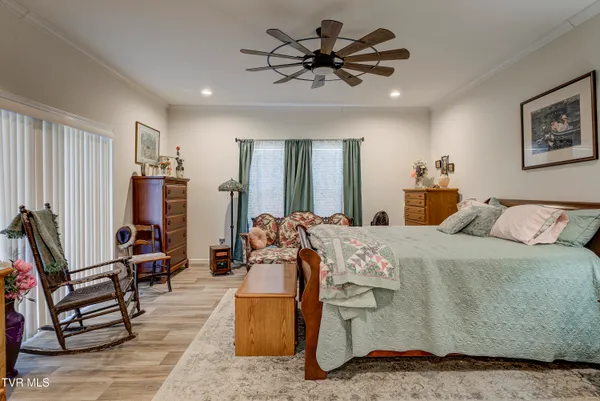 $465,000 | 406 Mathis Road, Flag Pond, TN 37657