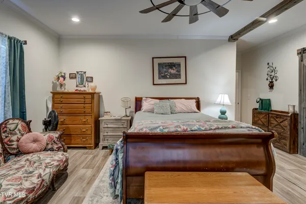 $465,000 | 406 Mathis Road, Flag Pond, TN 37657