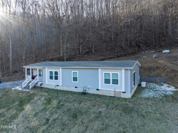 $465,000 | 406 Mathis Road, Flag Pond, TN 37657
