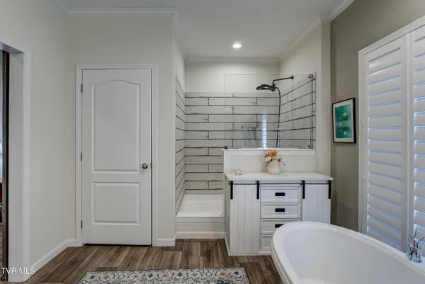 $465,000 | 406 Mathis Road, Flag Pond, TN 37657