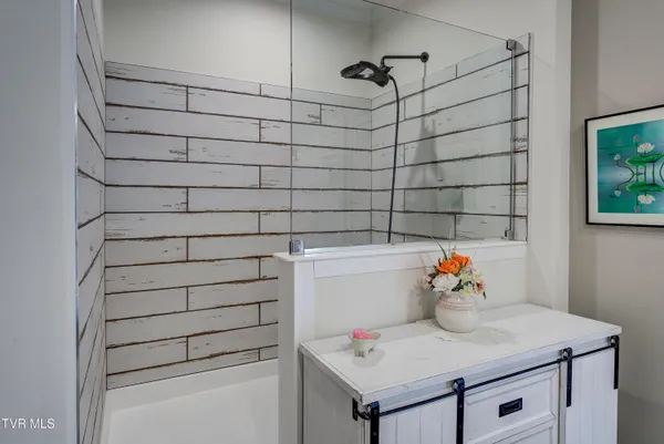 $465,000 | 406 Mathis Road, Flag Pond, TN 37657