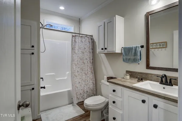 $465,000 | 406 Mathis Road, Flag Pond, TN 37657