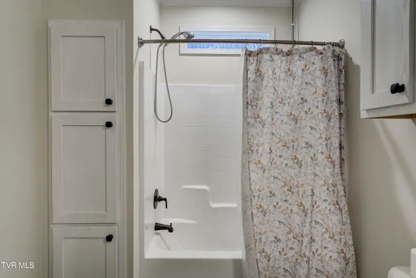 $465,000 | 406 Mathis Road, Flag Pond, TN 37657